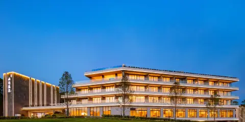 山邊温泉酒店(萬峯林店)