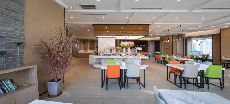 天津五大道小白楼地铁站亚朵酒店图片