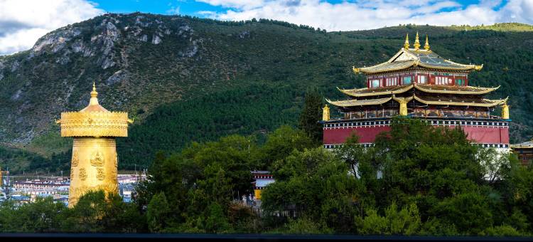 香格里拉云边观景民宿(独克宗古城大佛寺转经筒店)图片