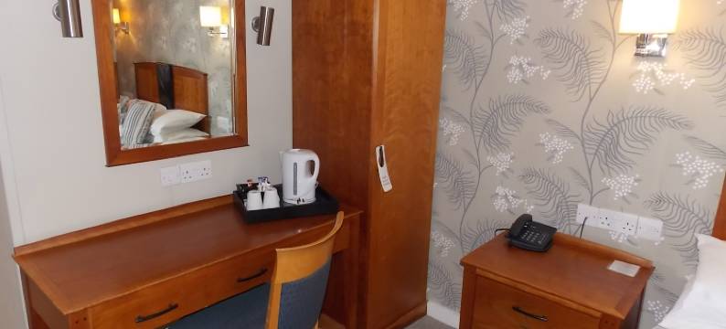 赫里博恩红狮酒店(Red Lion Hotel)图片