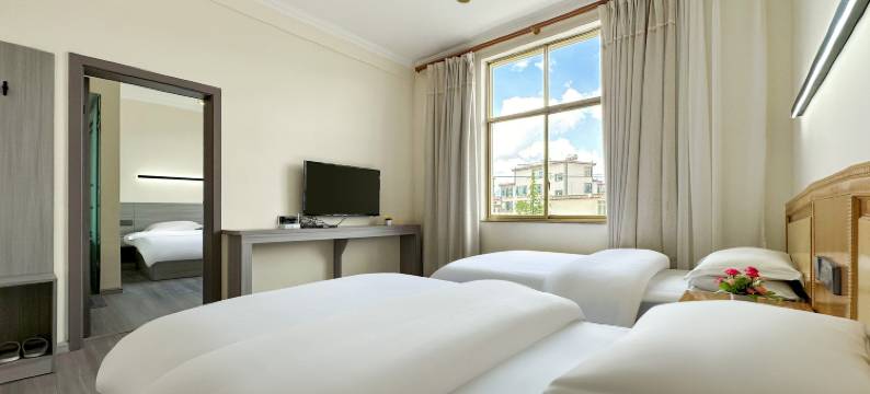 玉龙蓝天酒店(丽江高铁站店)图片