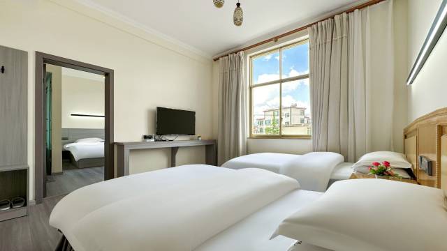 玉龙蓝天酒店(丽江高铁站店)