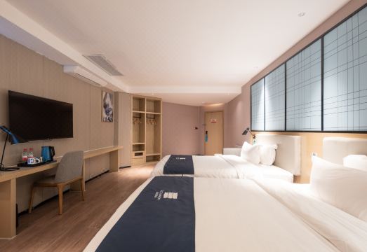 Yishang Hotel (Haiya Binfencheng Lingzhi Subway Station)Hotel Overview