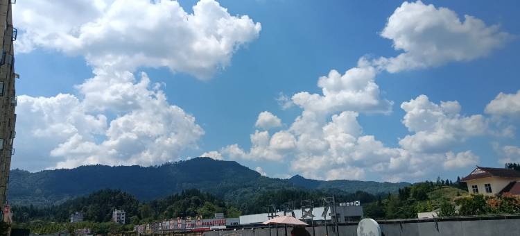 品颐假日酒店(利川火车站店)图片