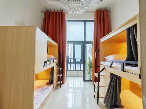 阳阳纯女生青年客栈(南村万博地铁站店)