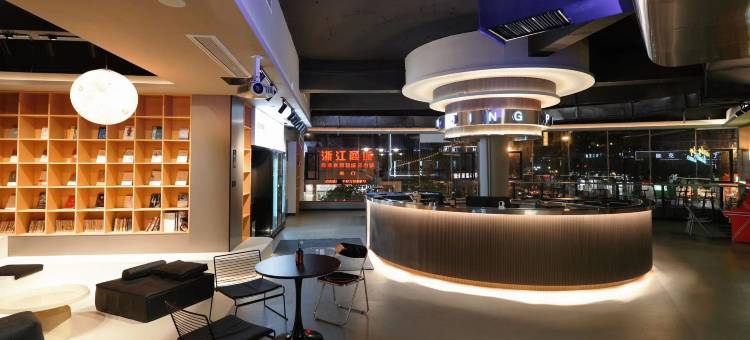 景漂十年青年旅社(浙江路店)图片