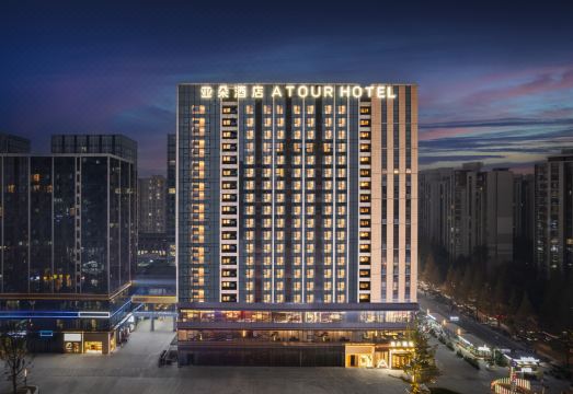 成都西站中坝地铁站亚朵酒店外景图