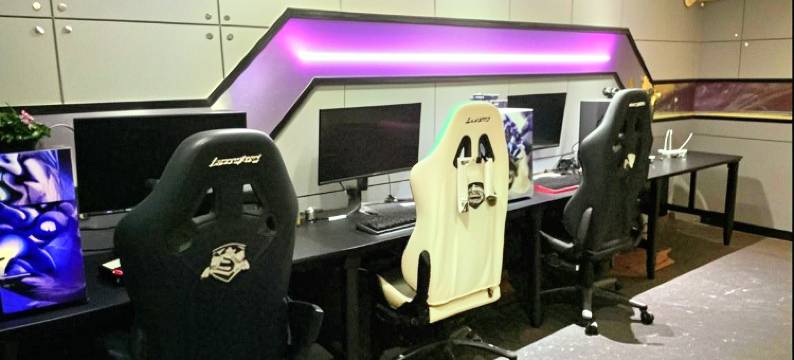 蓝焰电竞民宿图片