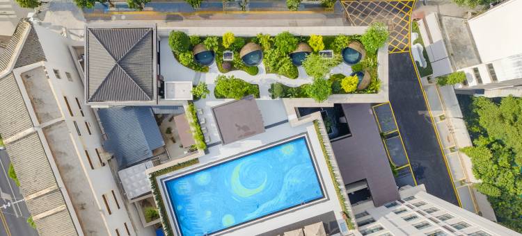 弥勒宝丽温泉酒店(湖泉生态园锦绣花街店)图片