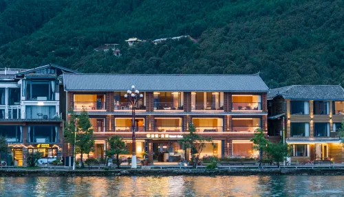 Borei Yunlan Resort Hotel (Lugu Lake Daluoshui Store) - Bãi đậu xe