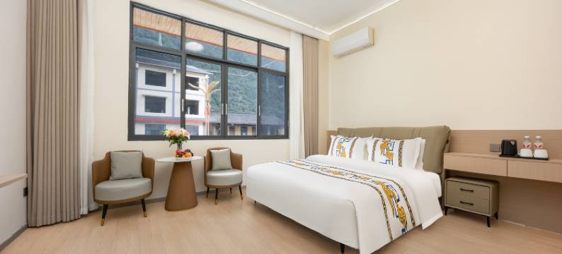 泸定磨西红孜酒店图片