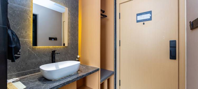 华驿精选酒店(青岛崂山南宅科地铁站店)图片