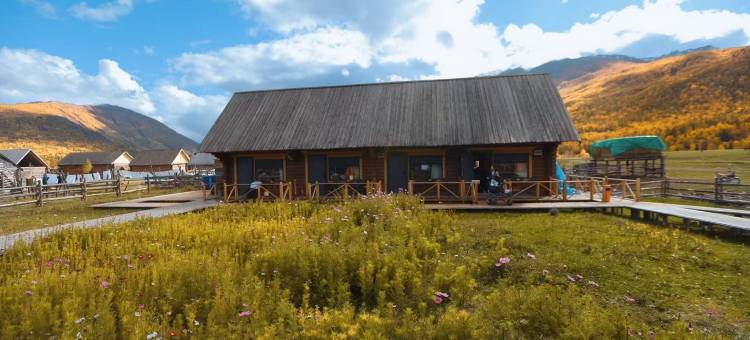 喀纳斯小九月·Forest Cottage(喀纳斯景区店)图片