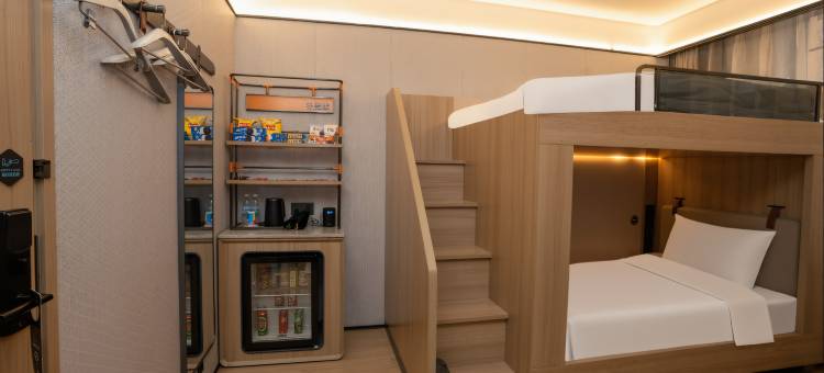 IDJ爱电竞酒店(青岛北站中心医院地铁站店)图片