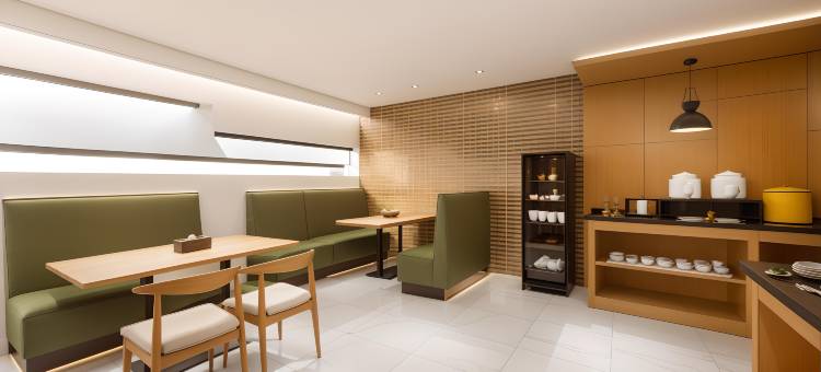 艺龙万国酒店(大连金马路轻轨站店)图片