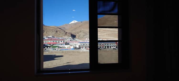 普兰万山辉酒店图片