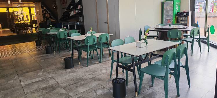 Ahlai亚莱酒店(酒城乐园店)图片