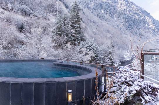 拾光温泉丨隐世·villa酒店(毕棚沟景区理小路店)图片