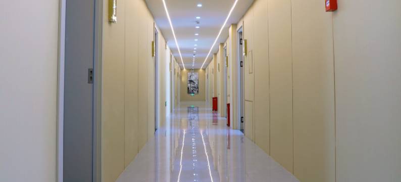 临江春枫里宾馆图片