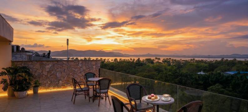 白房子酒店(桃花湾广场跨海大桥店)图片