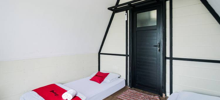 RedDoorz @ Rosa Glamping And Pool Ciparay图片