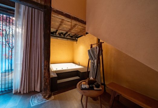 Tutu Boutique HomestayHotel Overview