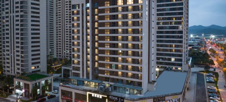 长沙岳麓区梅溪湖西地铁站亚朵酒店图片