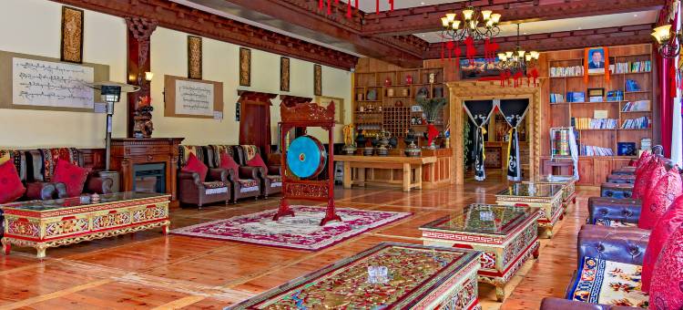 康定藏地祥雪酒店图片