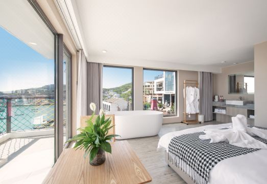 Dongji Sailor Station Sea View B&B Hotel Overview