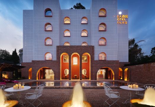 Kunming Sleeping Beauty Garden Pool  Hotel (Dianchi Xishan Scenic Area) over view