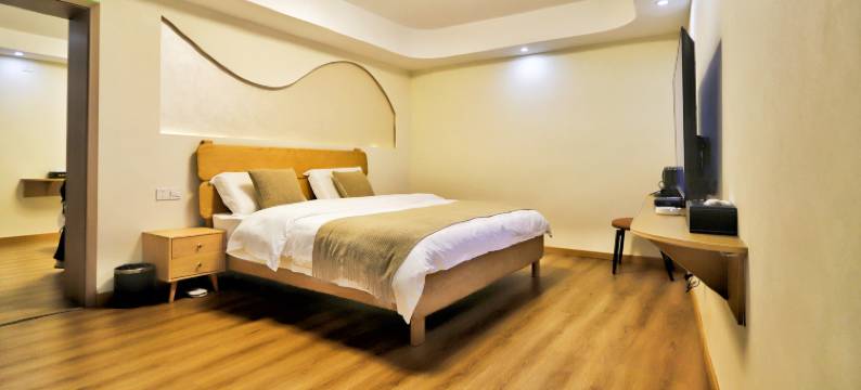 康定凤姐民宿(近情歌广场)图片