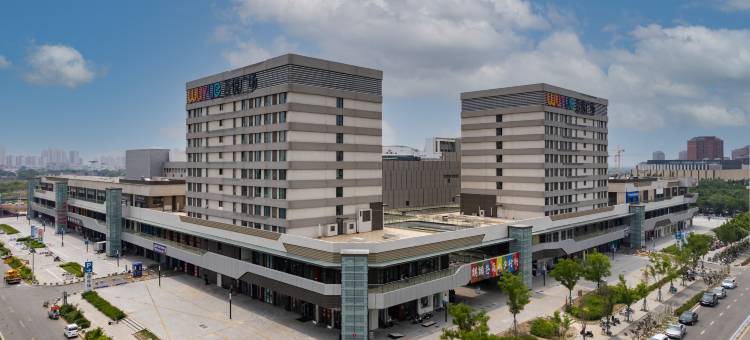 草莓熊电竞公寓(宁河吾悦广场店)图片