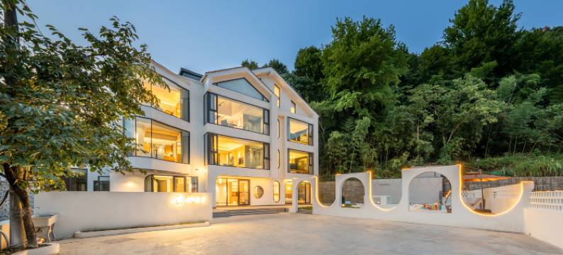 安吉山隐逸宿·Villa纯白设计师私汤温泉度假美宿(余村店)图片