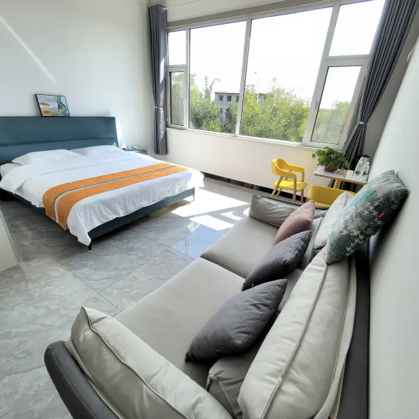 星期八影院民宿（晋中理工学院晋中高铁站店）