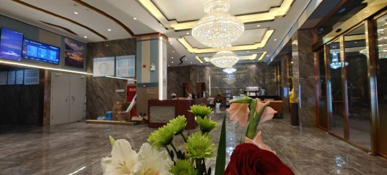 红山行大酒店(甘孜县317国道雅砻湿地公园店)图片