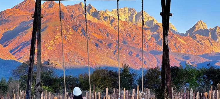 不晚里予·日照金山｜雪山全景度假酒店(白沙古镇店)图片