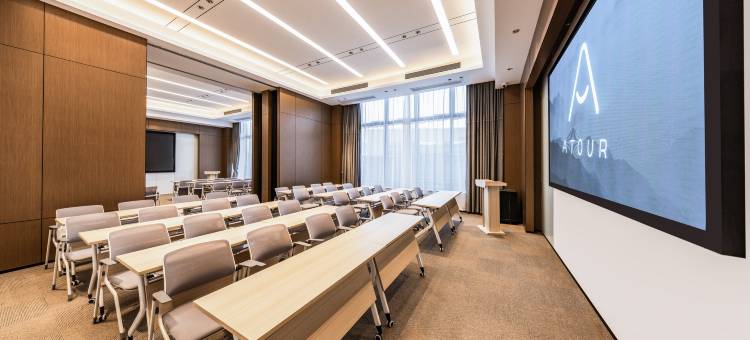 高邮服装城亚朵酒店图片