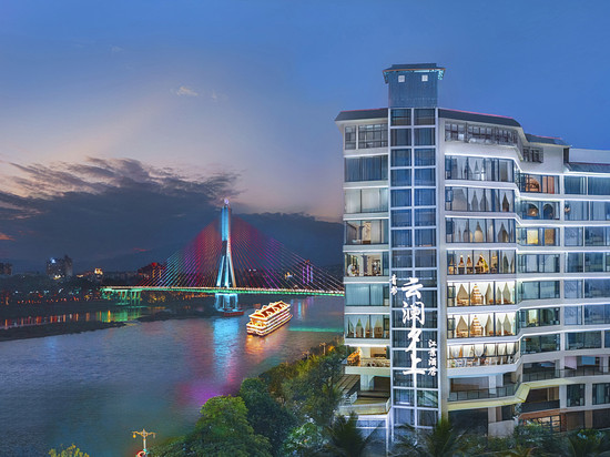 西双版纳景洪云澜夕上·高空江景设计酒店(告庄西双景星光夜市店)