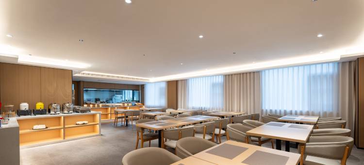 亚际酒店(武汉藏龙岛铁路职业技术学院店)图片