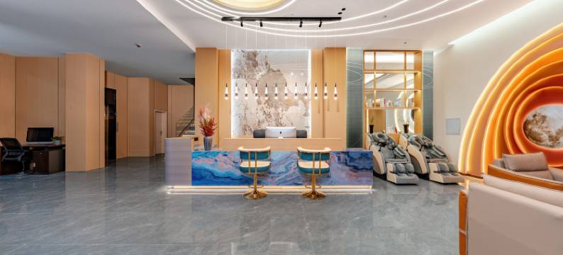 恒邦智慧影视酒店(大理高铁站洱海公园店)图片