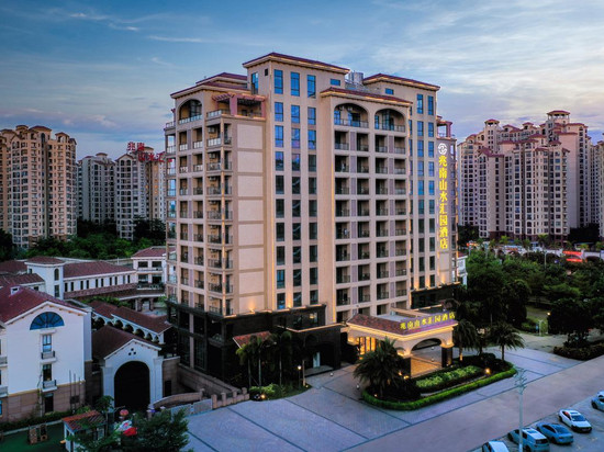 琼海兆南山水汇园酒店(海桂学校富达美广场店)