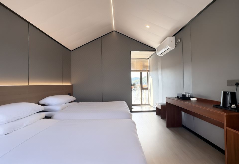 Pingtan in Water One Fishing Raft Seafront Homestay Hotel Overview