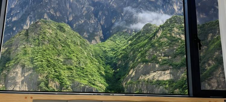见山民宿(云南香格里拉中虎跳峡店)图片