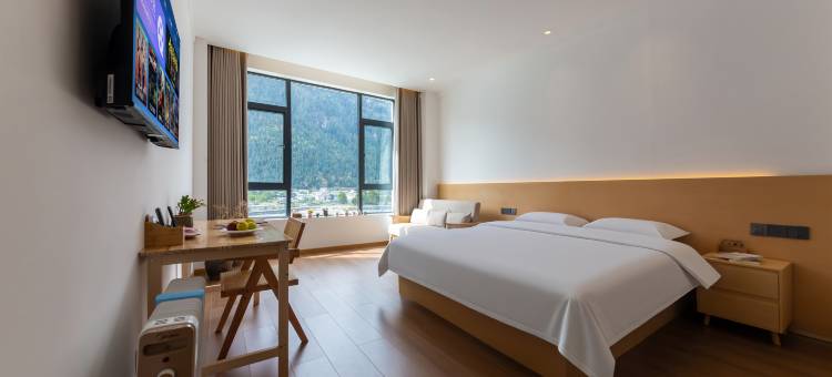 波密枕江山水绘图片