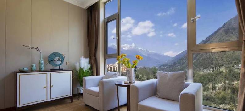 盛思度假大酒店(海螺沟磨西古镇店)图片