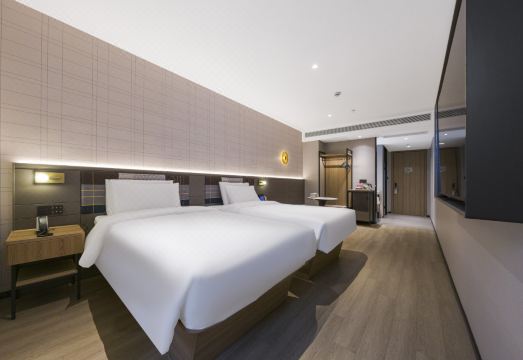 Homeinn Plus Hotel (Shanghai Lingang Dishui Lake Subway Station)Hotel Overview