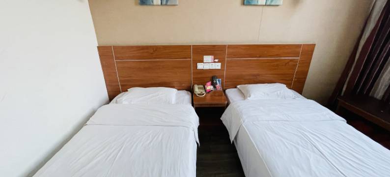 华苑轻舍酒店(沈丘东关汽车站店)图片