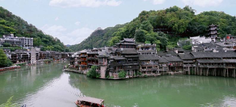 轻语设计师江景民宿(凤凰古城虹桥沱江店)图片