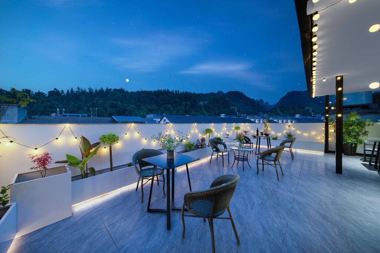 十八涧Light Luxury影音智能酒店(张家界国家森林公园武陵源店)图片