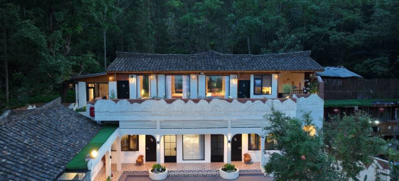 万峰林事无花径民宿图片